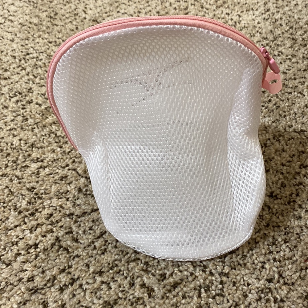 NWOT Lingerie bag for travel, washing, etc. zip up closure. Mesh material. - Picture 4 of 5